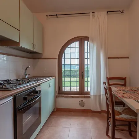 Podere Del Monte アパートホテル 4*