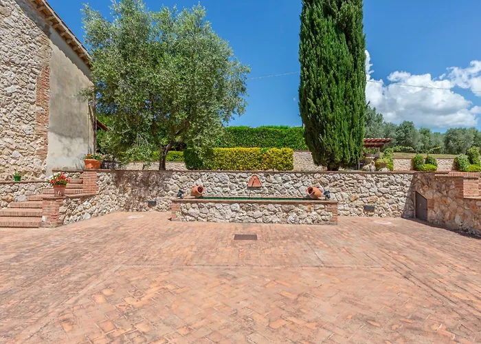 Podere Del Monte Apart Otel 4*