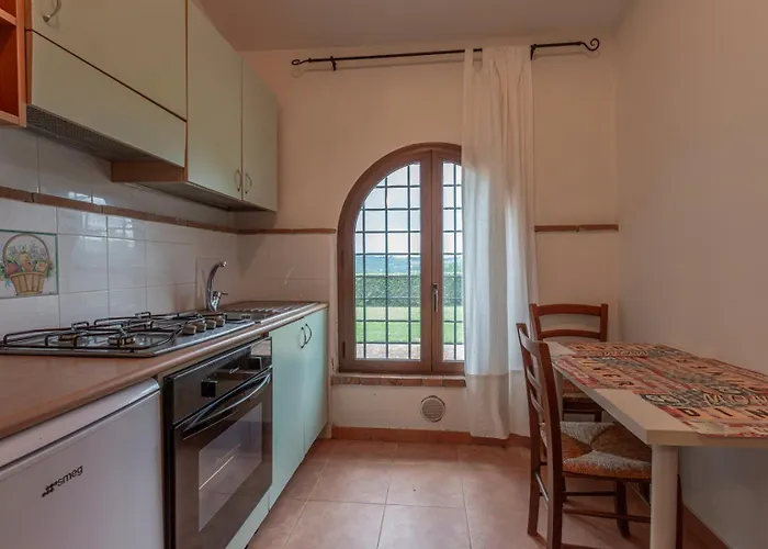 Podere Del Monte アパートホテル 4*